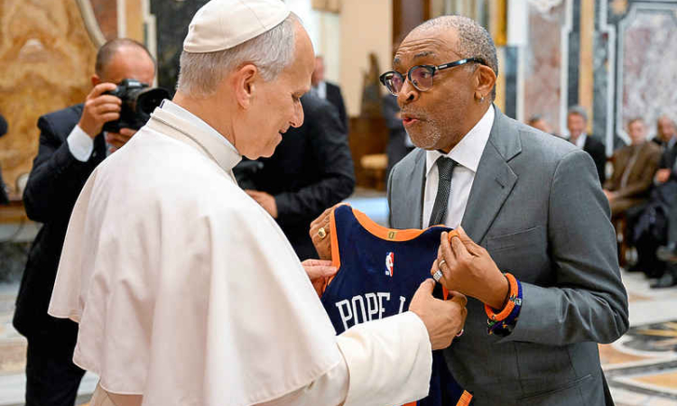 Pope hosts film stars at Vatican,  laments decline in movie-going